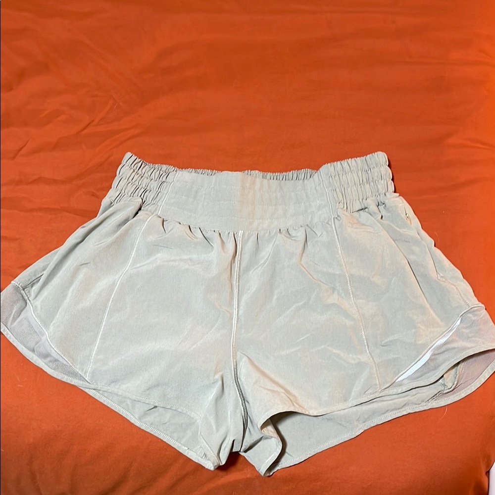 Lululemon cream 2.5 inch shorts
